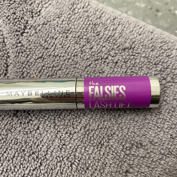 Mascara - Picture 6 of 7